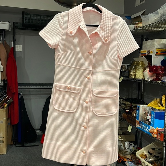 60/70 pink vintage dress in size medium, button down, Jackie O style dress, fun - Picture 3 of 10